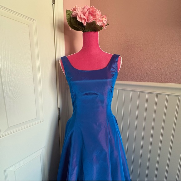 NWT Exquisite Blue and Purple Iridescent Taffeta Formal Floor Length Gown sz 4 - Picture 10 of 12